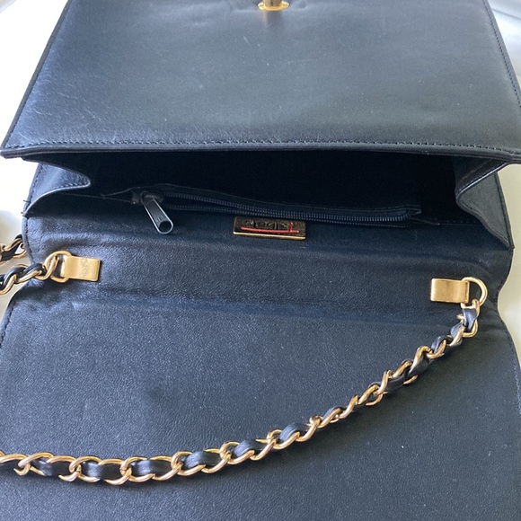 Vintage Black Quilted Bag with Gold Chain - Picture 6 of 8